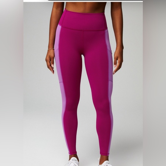 On-The-Go PowerHold® High-Waisted Legging - Picture 2 of 3